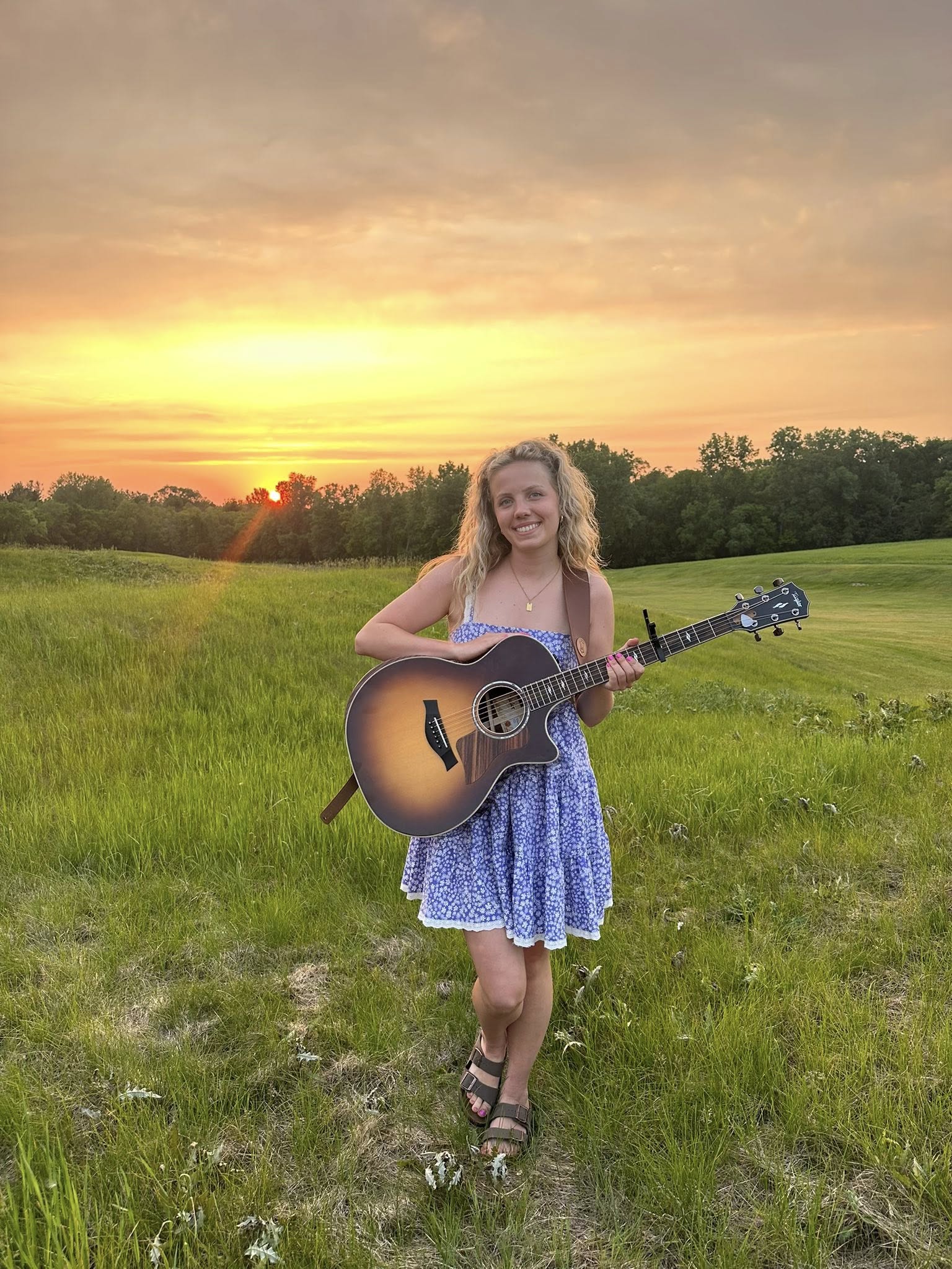 Catch Elly Rowan live on the patio at Lakewood Tavern in Lake Elmo, MN